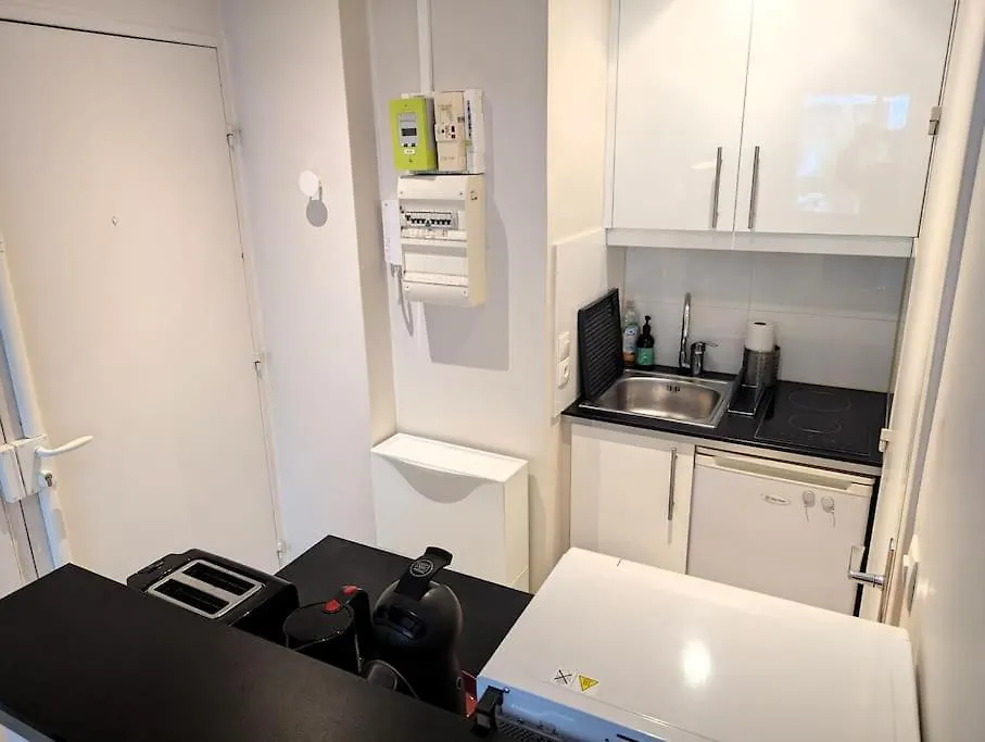 Apartment Quiet Studio On Garden - St Ambroise Paris France